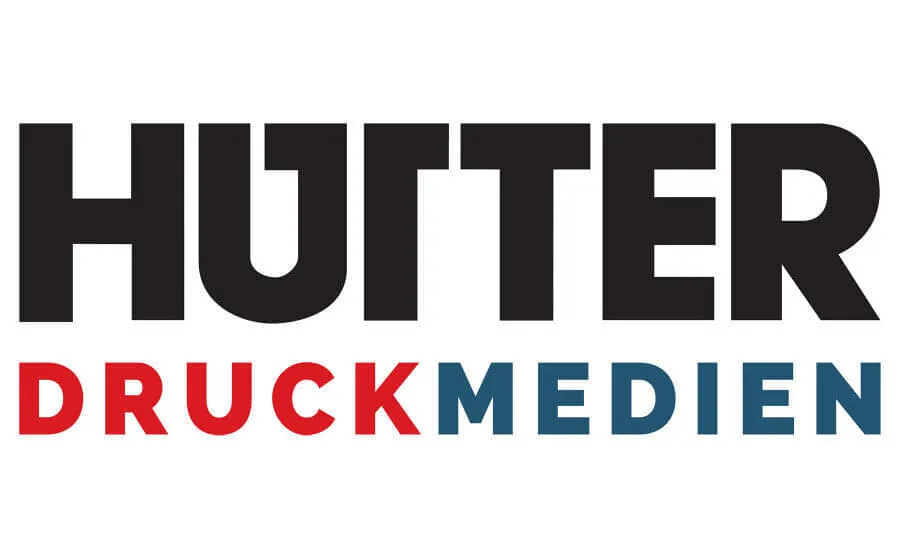 Mitarbeiterin-in-der-Buchbinderei